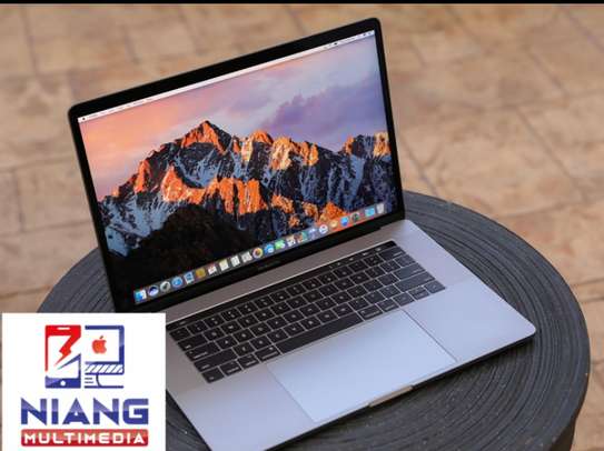 MacBook Pro 15 pous image 1