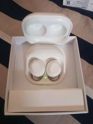 Samsung Galaxy Buds Fe image 2