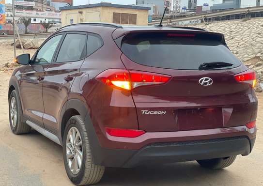 Hyundai Tucson 2017 full option image 9