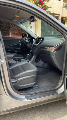 Hyundai santa fe image 2