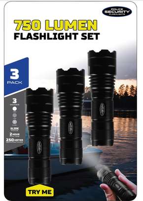Ensemble de 3 lampes torches 750 lumens, portée 250m image 1