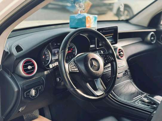 2016 Mercedes-Benz GLC300 image 4
