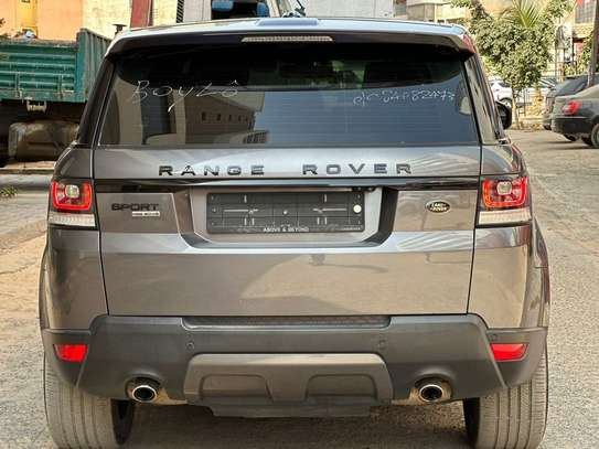 Range Rover sport image 4
