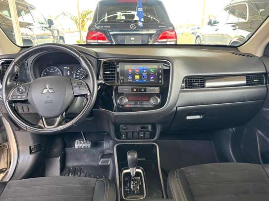 Mitsubishi Outlander image 15