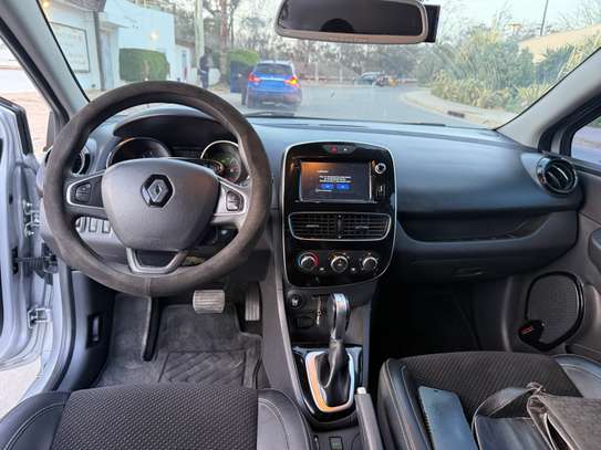 Renault clio image 6