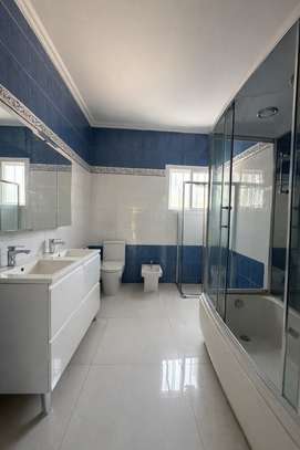 Villa de prestige R+2 aux Almadies image 6