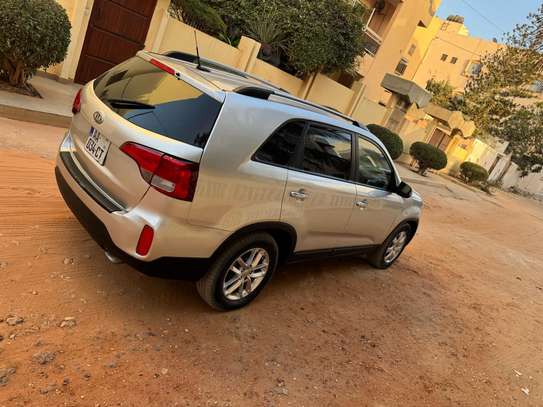 kia sorento image 2
