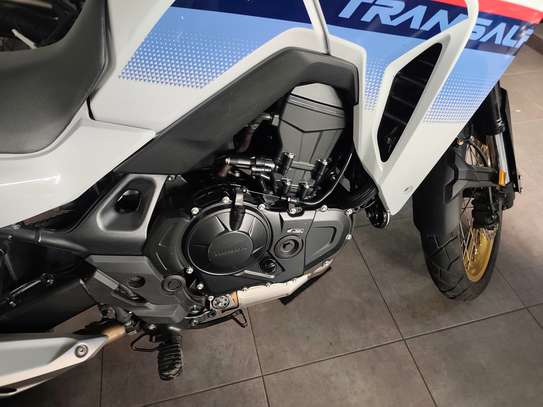 Honda Transalp 750 image 3