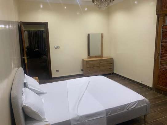 Trés chic et choc studio meublé image 3