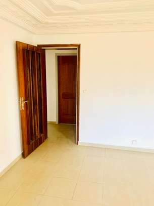 APPARTEMENT F4 À LOUER FENÊTRE MERMOZ image 4