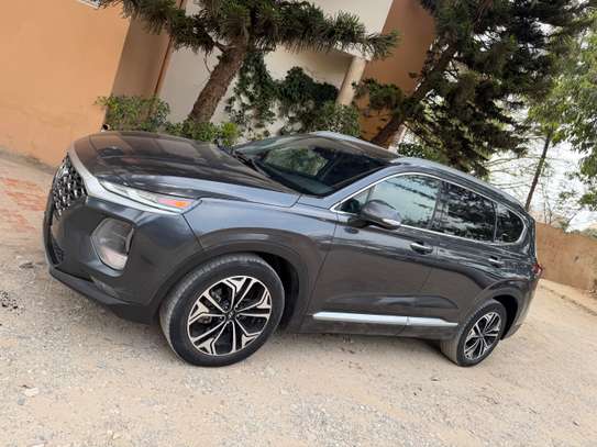 Hyundai Santafei image 2