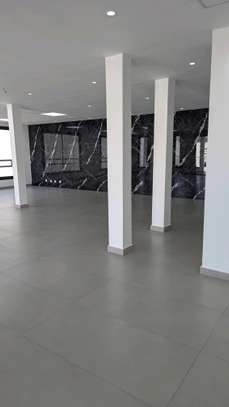 À louer grand showroom de 750 m² image 5