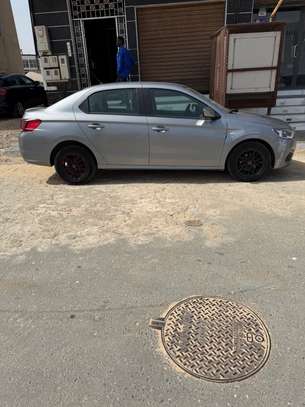 Peugeot 301 essence à vendre à un bon prix. image 9