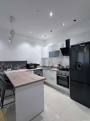 Studio meublé à louer - liberté 6 extension image 5