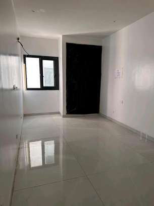 Appartement F4 haut standing tout neuf à louer au Point E image 11