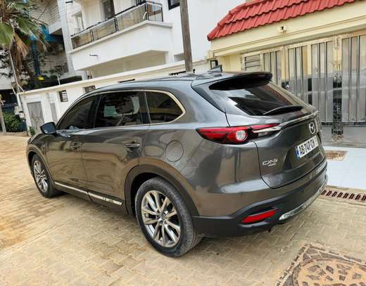 Mazda CX-9 SUV gris métallisé spacieux image 10