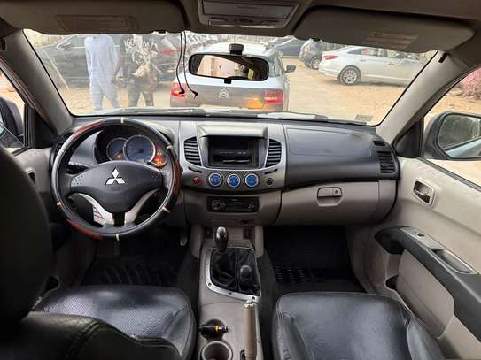 Mitsubishi l200 image 5