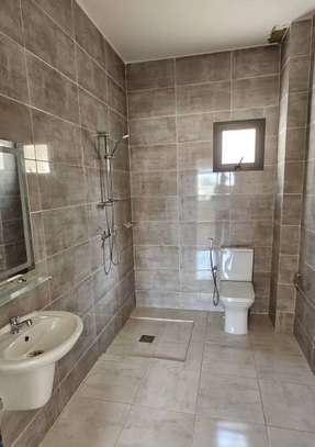 Villa à vendre F4 à Zac Mbao Cite Khalifa image 11
