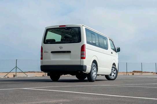 Location mini bus location pick up prado image 3