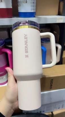 Stanley gourde isotherme 1,18 L rose ergonomique image 3