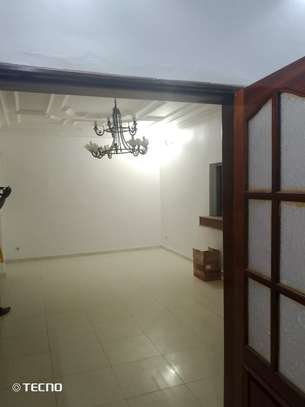 *À LOUER – Villa R+02 à Mariste ÉcoleJaponaise*. image 3