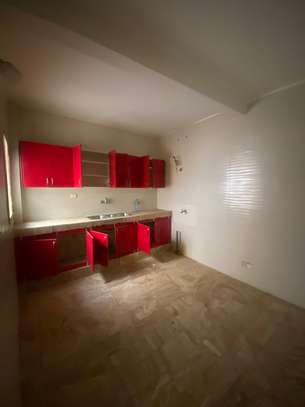 Une villa R+2 à louer aux Mamelles image 15