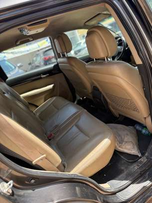 kia sorento image 8