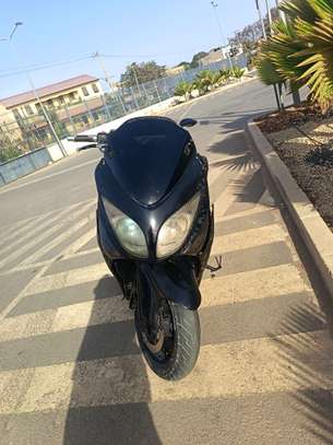 T Max 2010 image 4