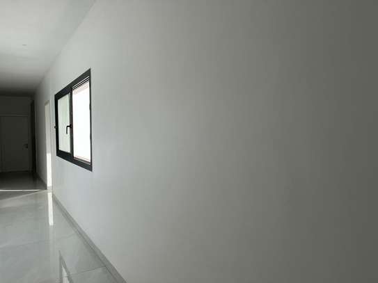 Appartement F4 249m2 au POINT E image 4