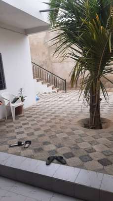 Grande villa à Keur Massar a vendre round point gouye-gui image 8