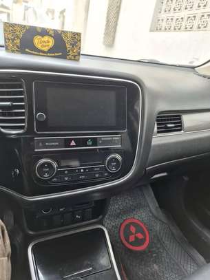 Mitsubishi Outlander SUV 2019 image 6