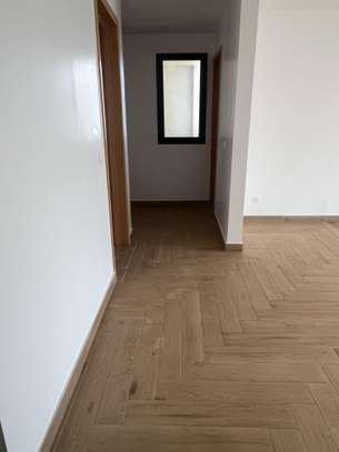 Appartement F4 neuf à louer au Point E image 5