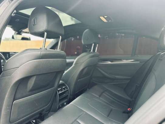 BMW 530i 2018 image 11