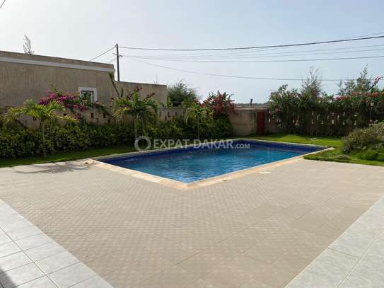 Villa de 500m2 à louer au lac rose image 4