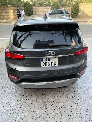 Hyundai Santafe 2109 image 5