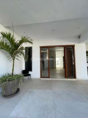 Magnifique duplex à louer aux Almadies avec vue sur mer image 2