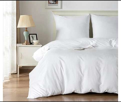 Couette avec drap blanc unique image 1