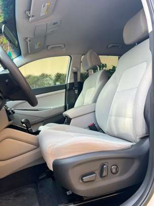 Hyundai tucson image 5