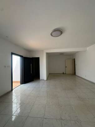 VILLA  R+1   A  LOUER  A FENETRE MERMOZ image 5