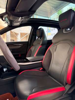 Jetour SUV 5 portes noir avec éclairage LED avant image 9