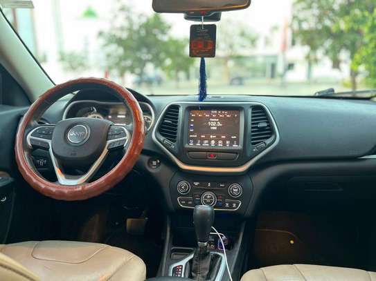 Location Jeep Cherokee image 5