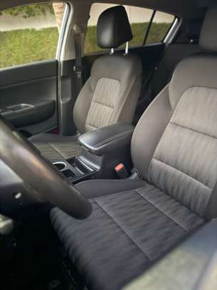 KIA SPORTAGE image 4