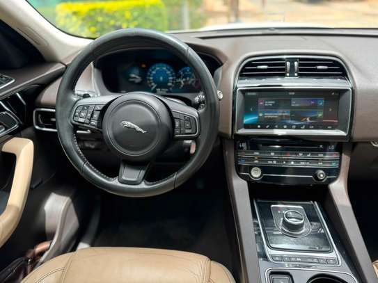JAGUAR F-PACE Année : 2017 image 4