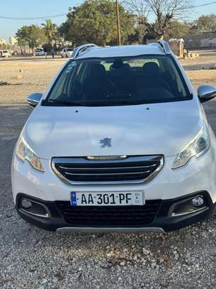 Peugeot 2008 SUV compact blanc jantes alliage image 2