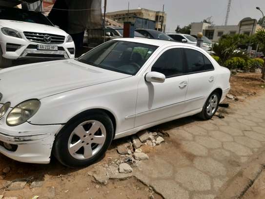 Mercedes Benz e220 image 7