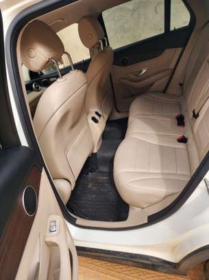 Mercedes benz GLC300 image 8