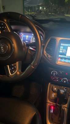 Jeep Compass 2018 SUV argent robuste et polyvalent image 6