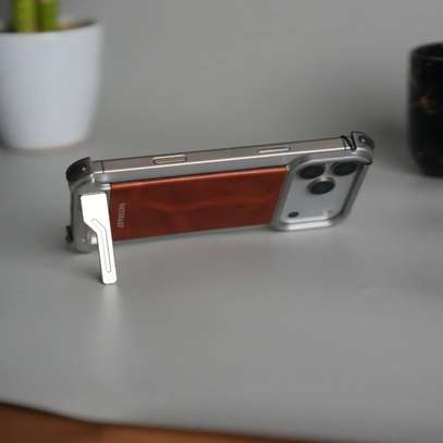 coque magnétique en cuire iphone 17 Pro image 4