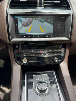 JAGUAR F-PACE Année : 2017 image 10