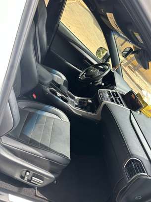 LEXUS NX300h image 13